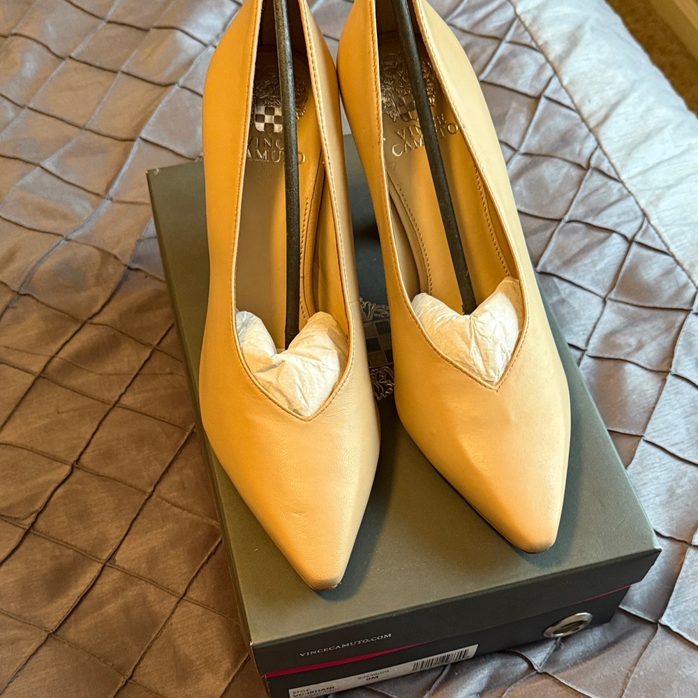 Vince Camuto Women's Tan Heels